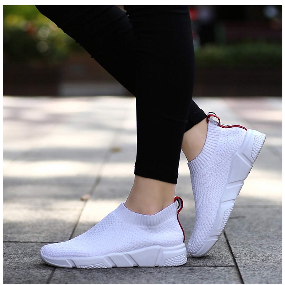 🎈🎈🎈 NWOT white sneakers